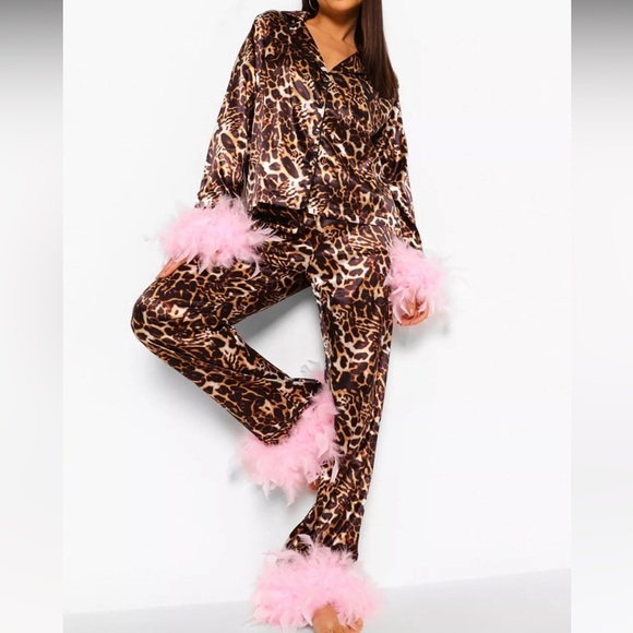 Brand new cheetah satin set with pink feathers size 4 - Picture 6 of 7